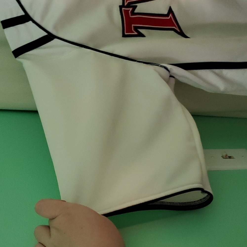 Minnesota Twins Jersey - Picture 7 of 11